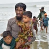 Người Hồi giáo Rohingya vượt biên sang Bangladesh lánh nạn do tình trạng bạo lực tại bang Rakhine ngày 8/9. (Nguồn: Kyodo/TTXVN)
