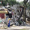  Lực lượng cứu hộ dọn dẹp hiện trường đổ nát sau động đất ở Mexico City, Mexico ngày 26/9. (Nguồn: THX/TTXVN)