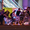 Chuyển một nạn nhân bị thương trong vụ xả súng ở Las Vegas ngày 1/10. (Nguồn: AFP/TTXVN)