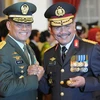 Tổng tư lệnh quân đội Indonesia,Tướng Gatot Nurmantyo (trái) và Cảnh sát trưởng quốc gia Indonesia Badrodin Haiti. (Nguồn: THX/TTXVN)