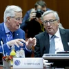 Trưởng đoàn đàm phán Brexit của EU Michel Barnier và Chủ tịch Ủy ban châu Âu Jean-Claude Juncker tại một hội nghị của EU ở Brussels (Bỉ) ngày 20/10. (Nguồn: THX/TTXVN)