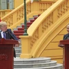 Chủ tịch nước Trần Đại Quang và Tổng thống Hoa Kỳ Donald Trump tại cuộc họp báo quốc tế sau khi kết thúc hội đàm. (Ảnh: Nhan Sáng/TTXVN)