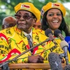 Tổng thống Zimbabwe Robert Mugabe và vợ, bà Grace Mugabe. (Nguồn: AFP/TTXVN) 