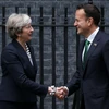 Thủ tướng Anh Theresa May (trái) và Thủ tướng Ireland Leo Varadkar trong cuộc gặp tại thủ đô London (Anh) ngày 25/9. (Nguồn: AFP/TTXVN)