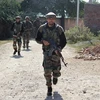 Binh sĩ Ấn Độ tuần tra tại Srinagar, thủ phủ mùa Hè của bang Kashmir do Ấn Độ kiểm soát. (Nguồn: THX/TTXVN)