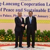 Thủ tướng Nguyễn Xuân Phúc gặp Thủ tướng Chính phủ Hoàng gia Campuchia Samdech Techo Hun Sen. (Ảnh: Thống Nhất/TTXVN) 