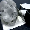 Viên kim cương khổng lồ có màu trắng tuyệt đối cực quý hiếm. (Nguồn: phys.org)