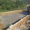 Bể chứa chất thải của nhà máy chế biến bột sắn của Công ty Cổ phần tinh bột Hồng Diệp- Điện Biên bị vỡ. (Ảnh: Nguyễn Xuân Tiến/TTXVN)