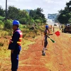 Công nhân Uganda làm việc tại một đoạn đường trong dự án của Công ty Đường sắt số 3. (Nguồn: monitor.co.ug)