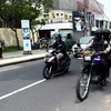 Cảnh sát đặc nhiệm Indonesia tuần tra tại Kuta gần Denpasar trên đảo Bali. (Nguồn: AFP/TTXVN)
