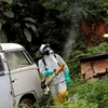 Phun thuốc diệt muỗi tại Brazil. (Nguồn: theguardian.com)