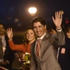 Thủ tướng Canada Justin Trudeau (phải) và phu nhân Gregoire Trudeau tới căn cứ không quân Palam ở New Delhi, Ấn Độ ngày 17/2. (Nguồn: AFP/TTXVN)