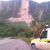  Một đoạn đường bị phá hủy sau động đất tại Tabubil, Papua New Guinea ngày 26/2. (Nguồn: Radio New Zealand/TTXVN)