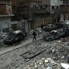  Cảnh đổ nát sau một cuộc không kích tại khu vực Arbin, Đông Ghouta, Syria ngày 25/2. (Nguồn: AFP/TTXVN)