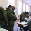 Cử tri Nga bỏ phiếu tại một điểm bầu cử ở thủ đô Moskva ngày 18/3. (Nguồn: AFP/TTXVN)