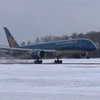 Máy bay Boeing 787-9 Dreamliner mang số hiệu VN - A 866 đang hạ cánh xuống sân bay Domodedovo ở thủ đô Moskva, LB Nga. (Ảnh Dương Trí/TTXVN)
