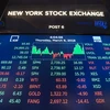 Bảng điện tử về chỉ số chứng khoán tại sàn giao dịch chứng khoán New York. (Nguồn: AFP/TTXVN)