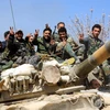  Binh sỹ quân đội Syria tiến vào Aftaris, Đông Ghouta ngày 12/3. (Nguồn: THX/TTXVN)