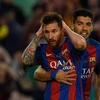 Tiền đạo người Argentina của Argentina là Lionel Messi (trái) và tiền đạo người Uruguay của Barcelona Luis Suarez. (Nguồn: AFP)