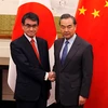 Ngoại trưởng Nhật Bản Taro Kono và Ngoại trưởng Trung Quốc Vương Nghị. (Nguồn: Reuters) 