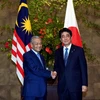 Thủ tướng Nhật Bản Shinzo Abe (phải) và người đồng cấp Malaysia Mahathir Mohamad. (Nguồn: thesundaily.my)