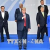 Tổng thư ký NATO Jens Stoltenberg, Tổng thống Mỹ Donald Trump, Thủ tướng Anh Theresa May cùng lãnh đạo các nước thành viên NATO chụp ảnh chung tại hội nghị thượng đỉnh NATO ngày 11/7. (Nguồn: AFP/TTXVN)