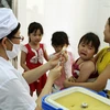 Hà Nội triển khai chiến dịch tiêm phòng sởi miễn phí cho trẻ từ 2-10 tuổi. (Ảnh: TTXVN)