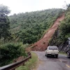 Sạt lở đất đá trên tuyến Quốc lộ 4G, đoạn xã Nà Ớt, huyện Mai Sơn, tỉnh Sơn La. (Ảnh: TTXVN)