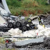 Lực lượng cứu hộ làm nhiệm vụ tại hiện trường vụ sập cầu cạn ở Genoa, Italy ngày 14/8. (Ảnh: EPA/TTXVN)