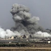  Khói bốc lên sau một cuộc không kích tại khu vực tỉnh Quneitra, miền nam Syria ngày 25/7. (Ảnh: AFP/TTXVN)