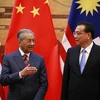  Thủ tướng Malaysia Mahathir Mohamad (trái) và người đồng cấp Trung Quốc Lý Khắc Cường tại cuộc họp báo ở Bắc Kinh ngày 20/8. (Ảnh: AFP/TTXVN)