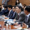 Trưởng đoàn đàm phán Hàn Quốc Chang Won-sam (thứ 3, phải) tại vòng đàm phán thứ 4 về chia sẻ chi phí quân sự Hàn Quốc-Mỹ tại Seoul ngày 26/6.( Ảnh: Yonhap/TTXVN)