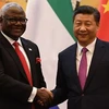 Cựu Tổng thống Sierra Leone Ernest Bai Koroma (trái, đã từ chức từ tháng Tư) và Chủ tịch Trung Quốc Tập Cận Bình. (Nguồn: Getty)