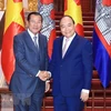 Thủ tướng Chính phủ Nguyễn Xuân Phúc và Thủ tướng Chính phủ Hoàng gia Campuchia Samdech Techo Hun Sen. (Ảnh: Thống Nhất/TTXVN)