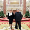 Nhà lãnh đạo Triều Tiên Kim Jong-un (phải) và Chủ tịch Hội đồng Liên bang (Thượng viện) Nga Valentina Matvienko trong cuộc gặp tại Bình Nhưỡng ngày 9/8. (Ảnh: AFP/TTXVN)
