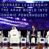 Thái tử Saudi Arabia Muhammad Bin Salman (phải) và các quan chức dự Hội nghị Sáng kiến đầu tư tương lai (FII) diễn ra tại thủ đô Riyadh ngày 24/10/2018. (Ảnh: THX/TTXVN)
