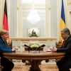 Thủ tướng Đức Angela Merkel và Tổng thống Ukraine Petro Poroshenko. (Nguồn: yahoo.com)