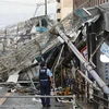 Cảnh tàn phá khi bão Jebi đổ bộ vào Osaka, miền tây Nhật Bản ngày 4/9. (Ảnh: AFP/TTXVN)