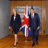 Chủ tịch Hội đồng châu Âu Donald Tusk (phải) trong cuộc gặp Thủ tướng Anh Theresa May. (Ảnh: THX/TTXVN)