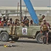 Lực lượng ủng hộ Chính phủ Yemen tại khu vực ngoại ô Hodeida ngày 9/11. (Ảnh: AFP/TTXVN)