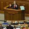 Tổng thống Ukraine Petro Poroshenko (giữa) phát biểu tại phiên họp Quốc hội ở Kiev ngày 26/11/2018. (Ảnh: AFP/TTXVN)