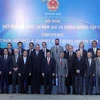 Phó Thủ tướng, Bộ trưởng Bộ Ngoại giao Phạm Bình Minh và các đại biểu chụp ảnh chung. (Ảnh: Lâm Khánh/TTXVN)