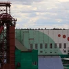9 công nhân xây dựng bị mắc kẹt bên trong một mỏ kali bị cháy thuộc sở hữu của Công ty Uralkali gần dãy núi Ural ở Nga. (Nguồn: Reuters)