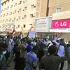 Người biểu tình Sudan hô vang khẩu hiệu trong cuộc biểu tình phản đối chính phủ ở thủ đô Khartoum ngày 6/1. (Nguồn: AFP)
