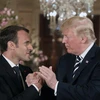 Tổng thống Mỹ Donald Trump (phải) và Tổng thống Pháp Emmanuel Macron (trái). (Nguồn: AFP/TTXVN)
