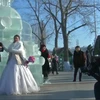 [Video] 47 cặp đôi cưới tập thể trong băng tuyết âm 35 độ C