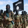 Các tay súng al-Shabaab tại Elasha Biyaha, Somalia ngày 13/2/2012. (Ảnh: AFP/TTXVN)