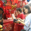 Nhiều người Việt đến khu chợ này để tìm không khí Tết và mua những món đồ trang trí nhà cửa