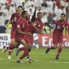 Các cầu thủ Qatar ăn mừng bàn thắng vào lưới đội Các tiểu vương quốc Arab thống nhất (UAE) trong trận bán kết Asian Cup 2019 trên sân Abu Dhabi ngày 29/1/2019. (Ảnh: THX/TTXVN)