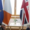 Thủ tướng Ireland Leo Varadkar (trái) trong cuộc gặp Thủ tướng Anh Theresa May bên lề Hội nghị thượng đỉnh EU về Brexit tại Brussels, Bỉ, ngày 28/6/2018. (Ảnh: THX/TTXVN)